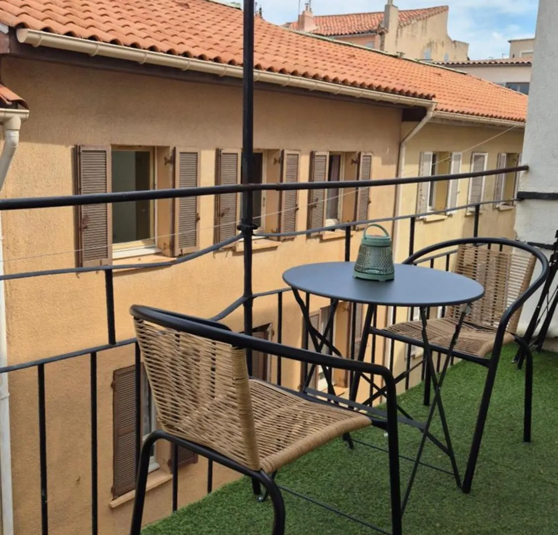 Au Coeur Du Panier Avec Terrasse 2 A 4 Personnes Climatisation Apartment Marseille